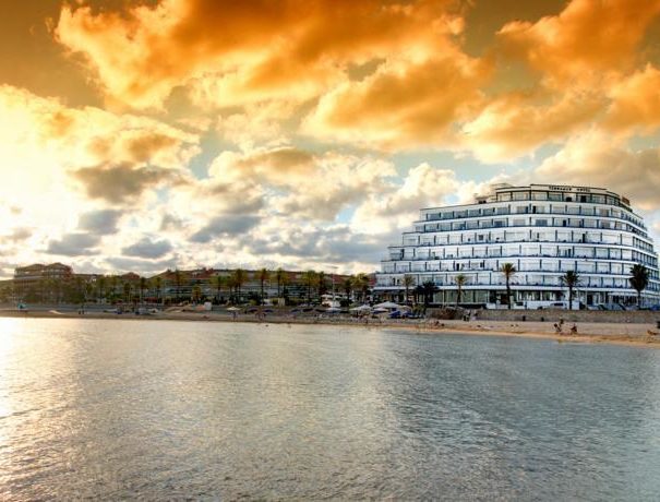 Me sitges terramar hotel beach building