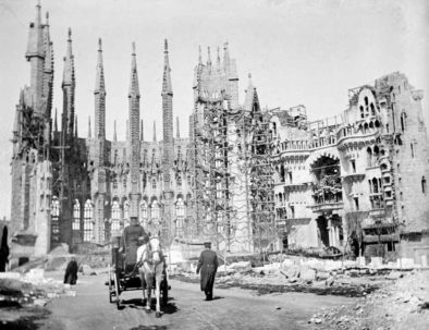 Old-photograph-sagrada-familia-horses