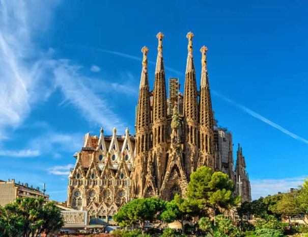 sagrada-familia-blue-sky