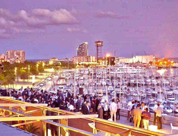 Soirée de Gala sur le plus beau rooftop de Barcelone pour un séminaire en Espagne