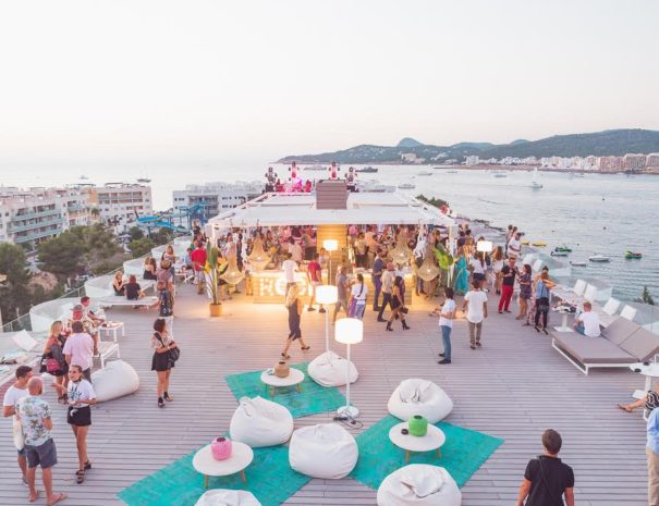 evento corporativo en la azotea en ibiza en españa