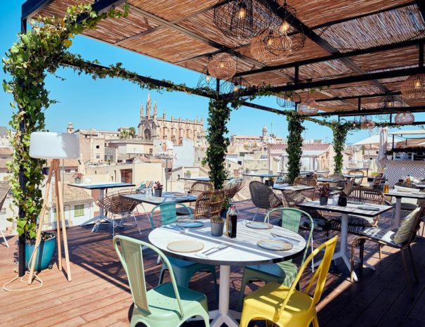 Vista del casco antiguo desde la azotea del hotel Es Princep en Palma de Mallorca