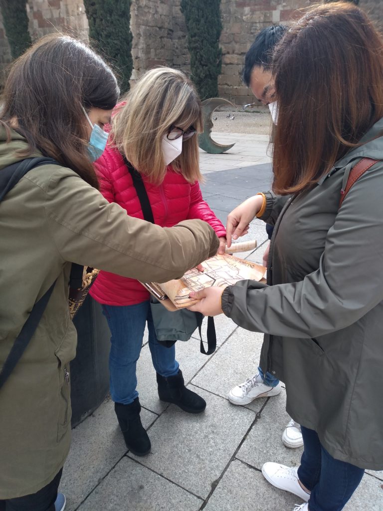 Treasure hunt in Barcelona: agreeing and thinking together on the direction to take!