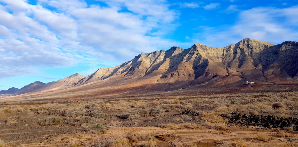 Montaña volcánica en Fuerteventura