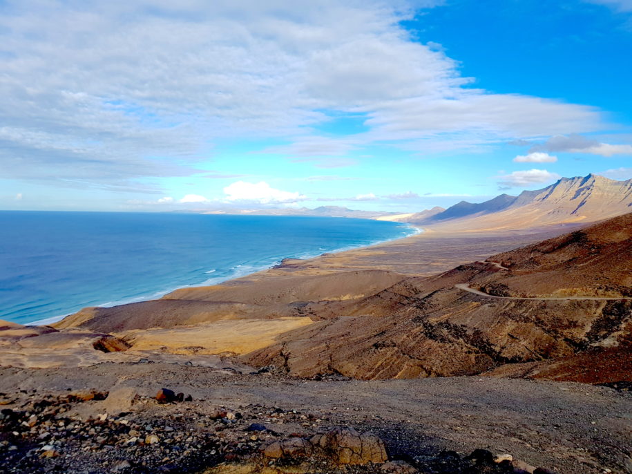 Montaña y mar en Cofete, Fuerteventura