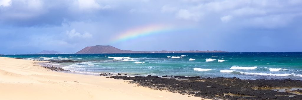 Playa y olas en Fuerteventura