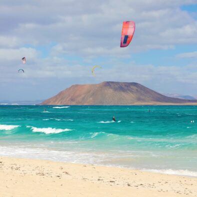 Kitesurf sur la plage de Fuerteventura