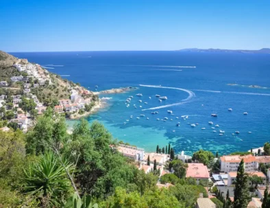 Panaroma d'une crique sur la costa brava.